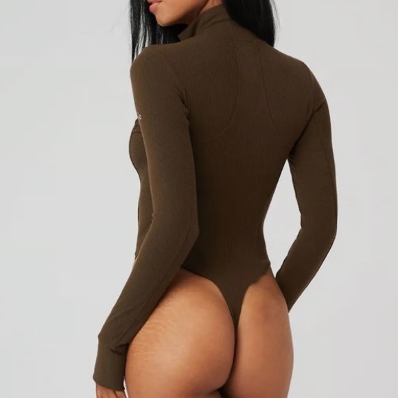 ALO RISE-UP Long Sleeve Bodysuit in Espresso - Picture 4 of 8
